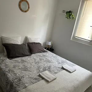 Privat In Private Security With Free Parking, 1 Minute From Tramway, 9 Minutes From De Center, Accessible Transports Séjour chez l'habitant